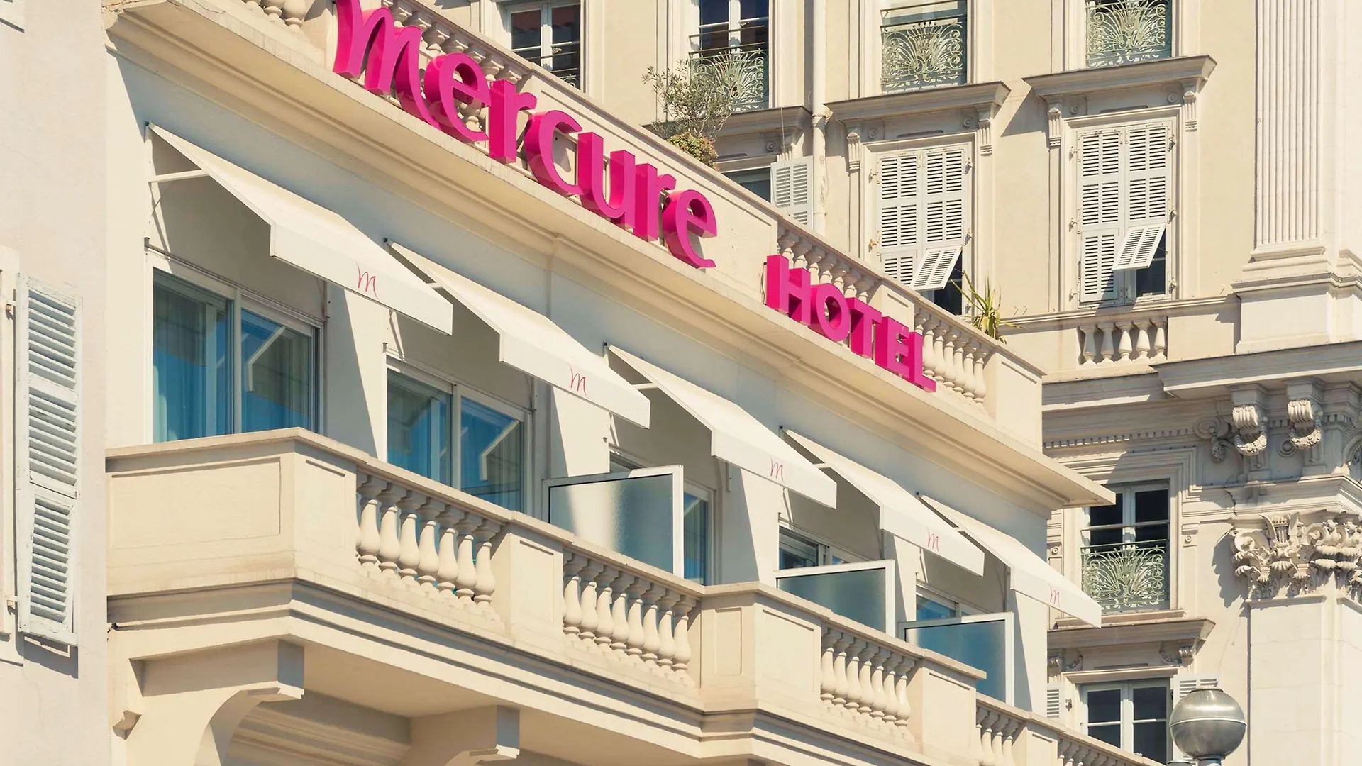 Mercure Nice Marche Aux Fleurs France