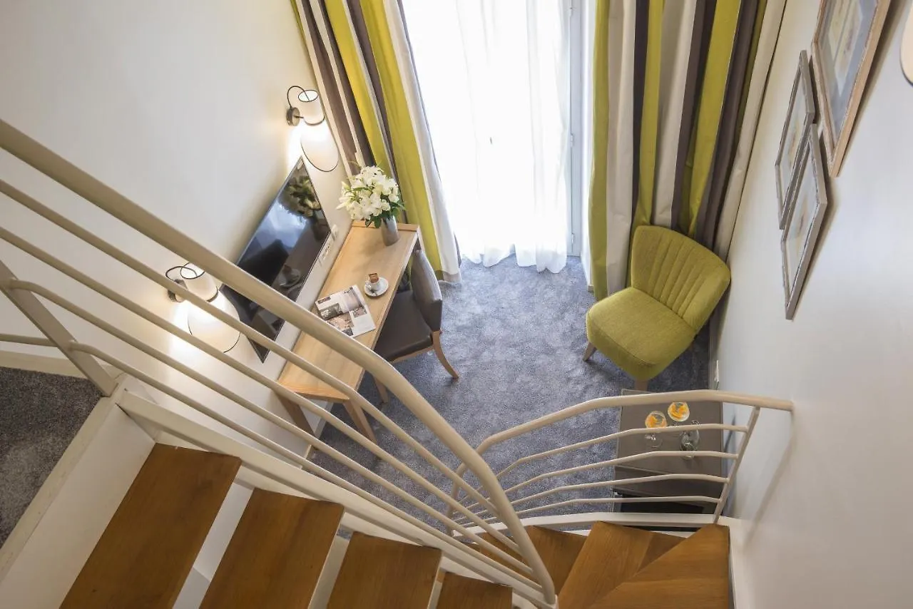 Mercure Nice Marche Aux Fleurs