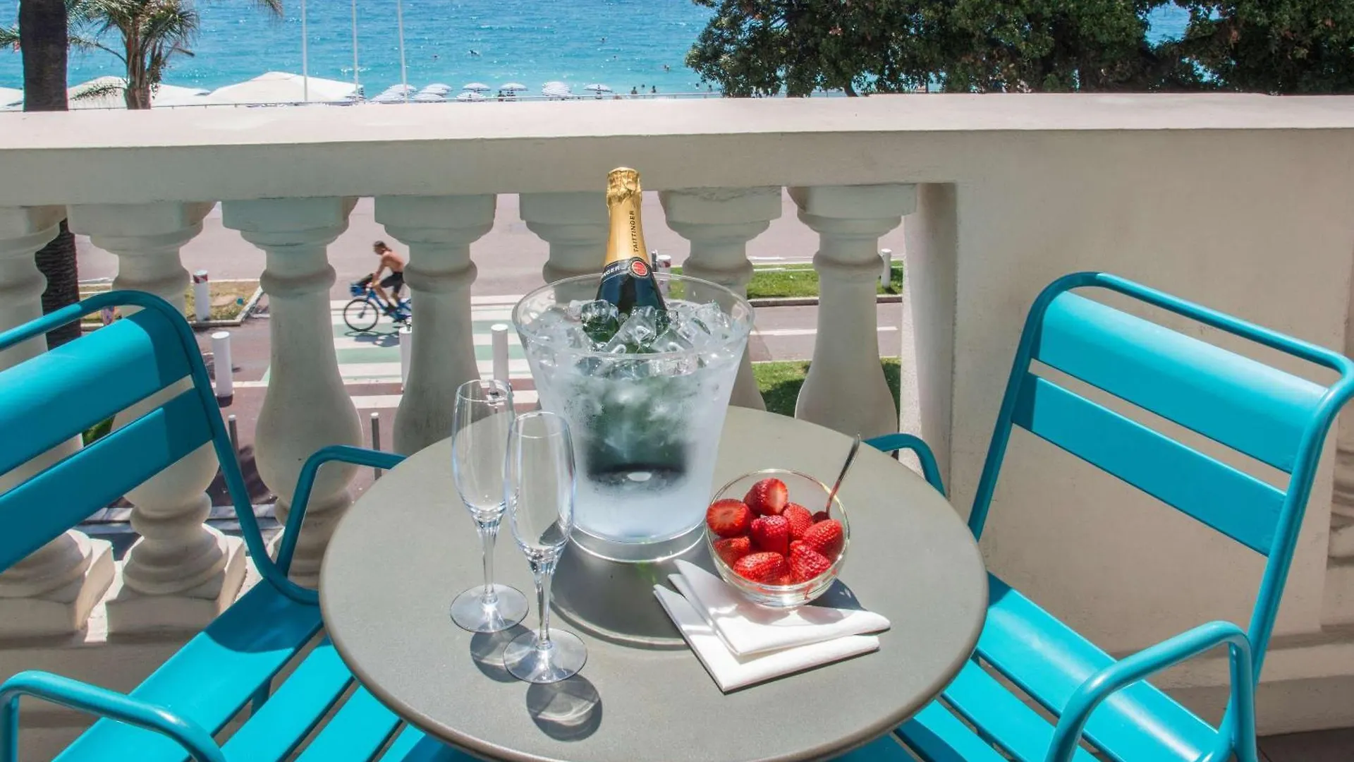 Mercure Nice Marche Aux Fleurs Hotel